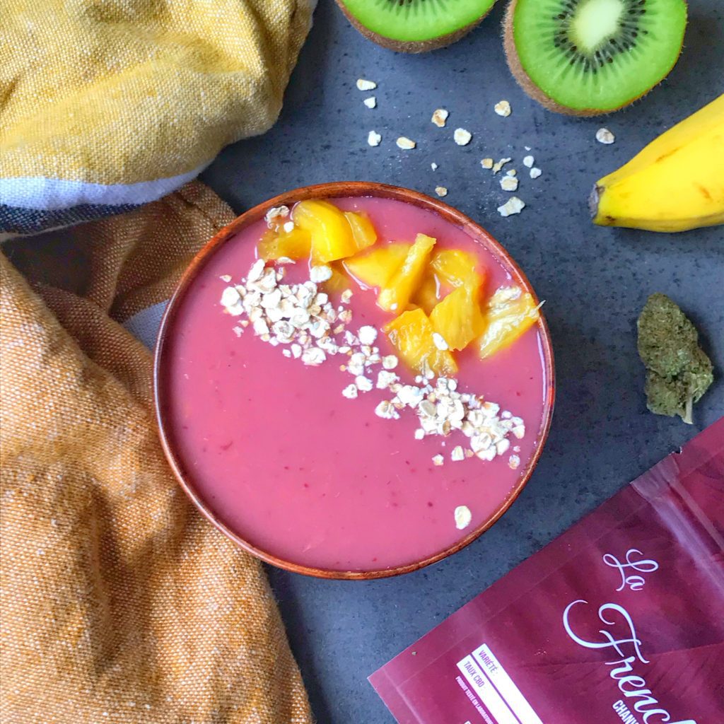smoothie banane/fruits rouges aux flerus de cbd